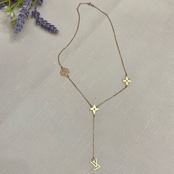 Pure 18K Inspired LV Necklace ⛓⭐️💛♥️ - Picture 4 of 11